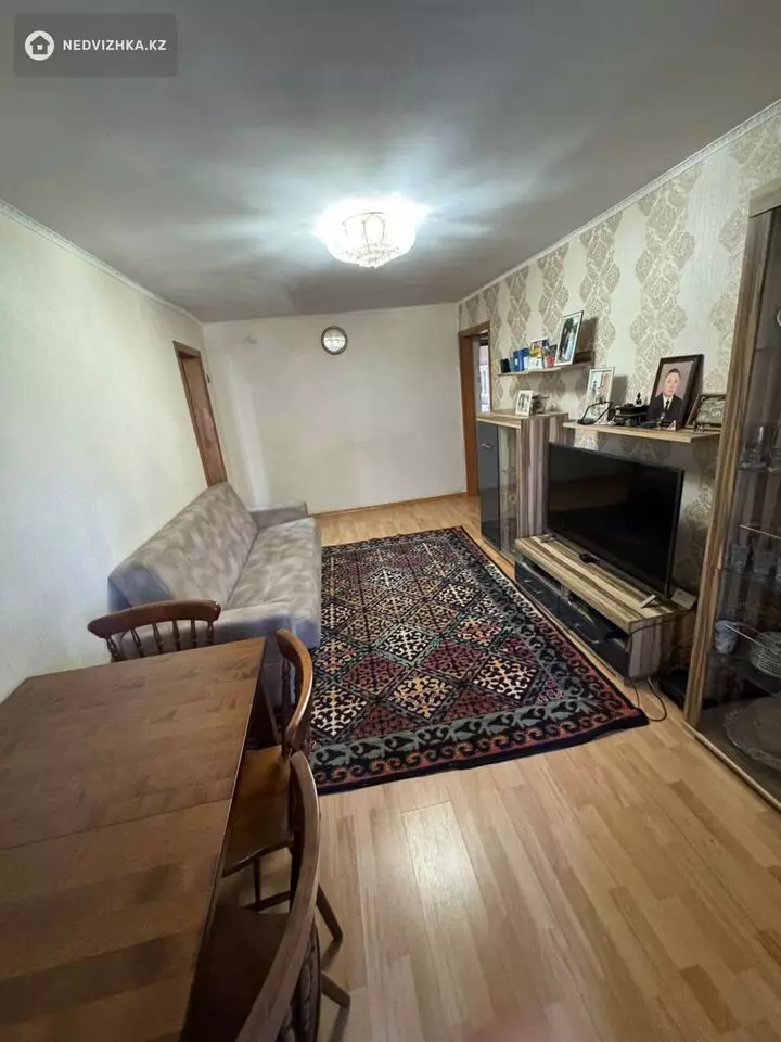 3-комнатная квартира, этаж 2 из 4, 55 м², фотография 2