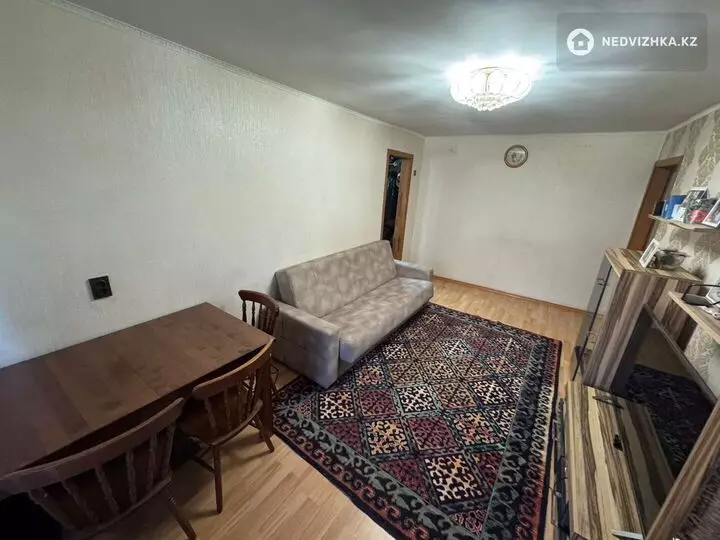 3-комнатная квартира, этаж 2 из 4, 55 м², фотография 4