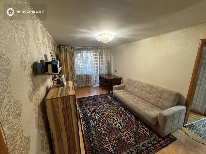 3-комнатная квартира, этаж 2 из 4, 55 м², фотография 3