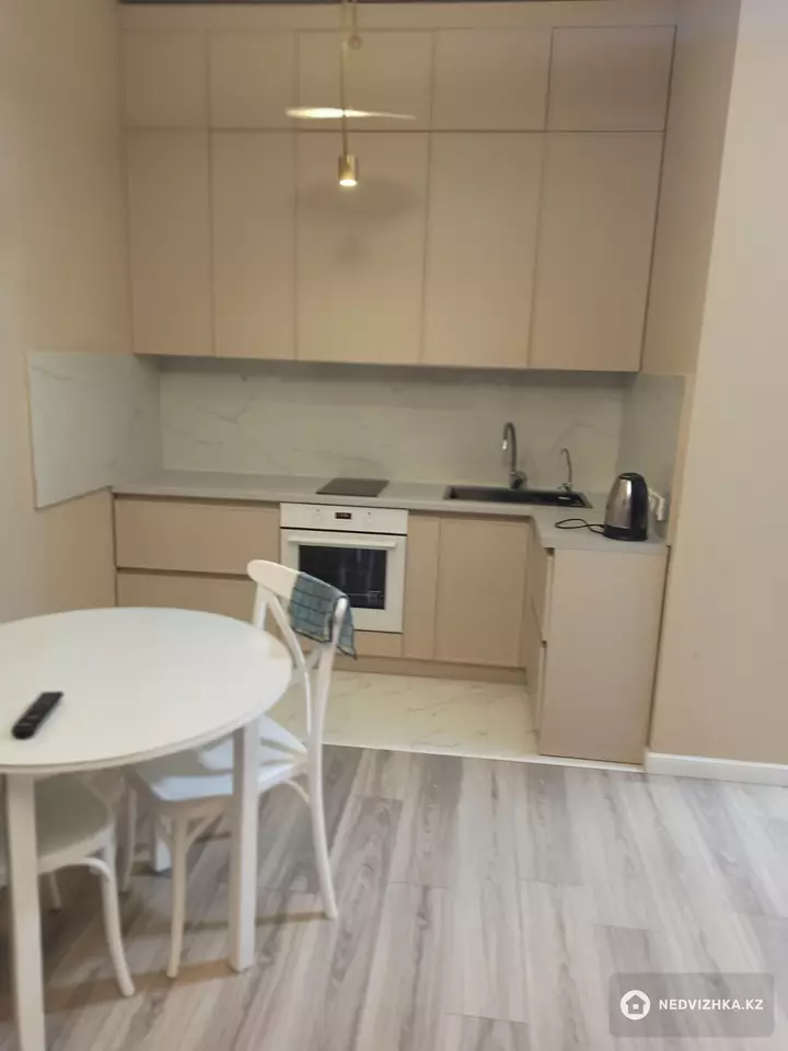 2-комнатная квартира, этаж 6 из 10, 42 м², фотография 2