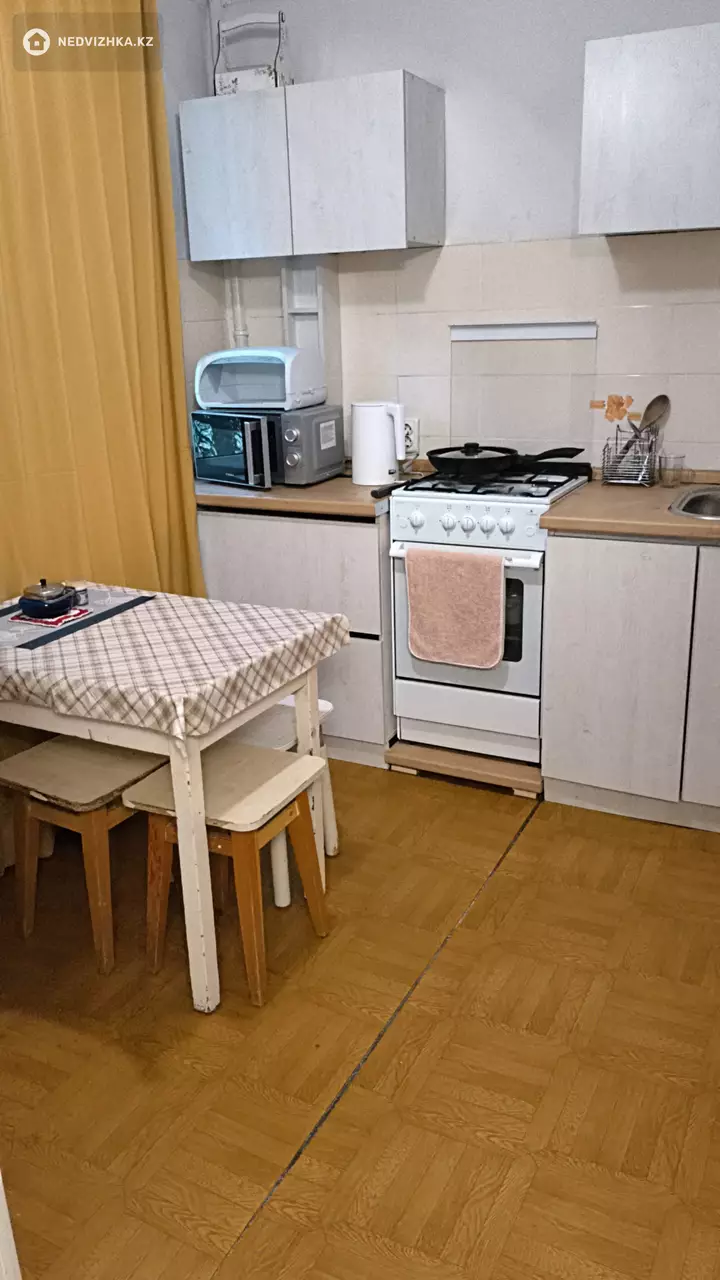 3-комнатная квартира, этаж 2 из 4, 65 м², На длительный срок, фотография 4