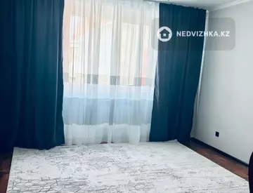 2-комнатная квартира, этаж 4 из 4, 68 м², миниатюра 3