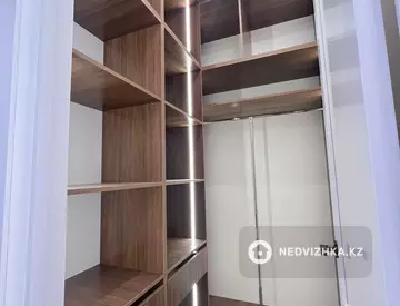 1-комнатная квартира, этаж 5 из 12, 38 м², миниатюра 2