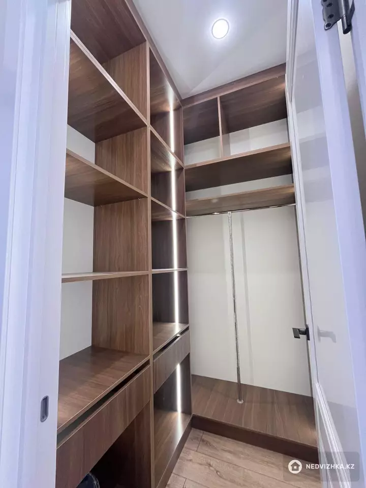 1-комнатная квартира, этаж 5 из 12, 38 м², фотография 2