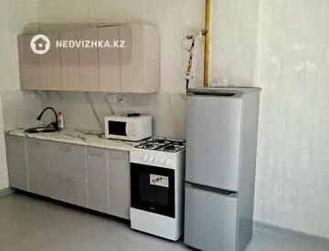 2-комнатная квартира, этаж 2 из 10, 51 м², миниатюра 3
