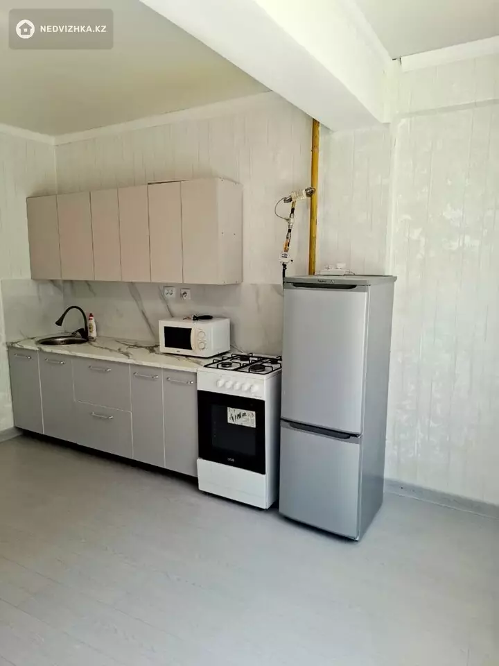 2-комнатная квартира, этаж 2 из 10, 51 м², фотография 3