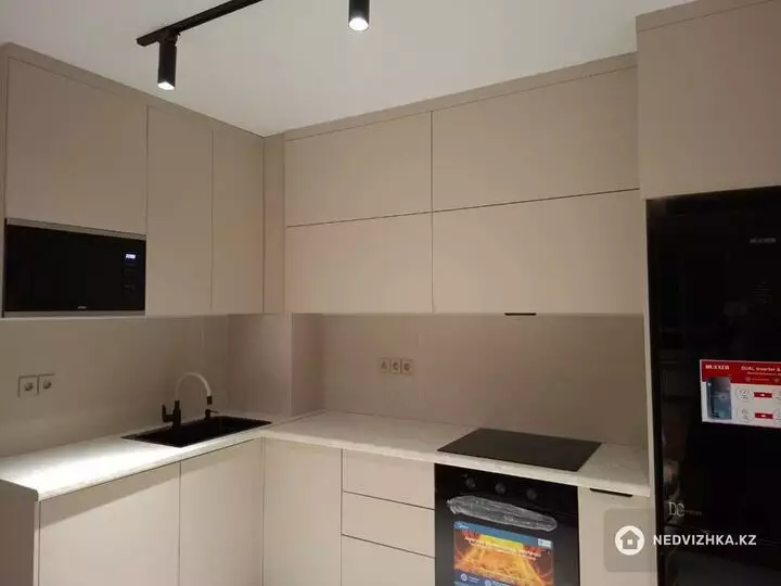 2-комнатная квартира, этаж 3 из 17, 56 м², фотография 4