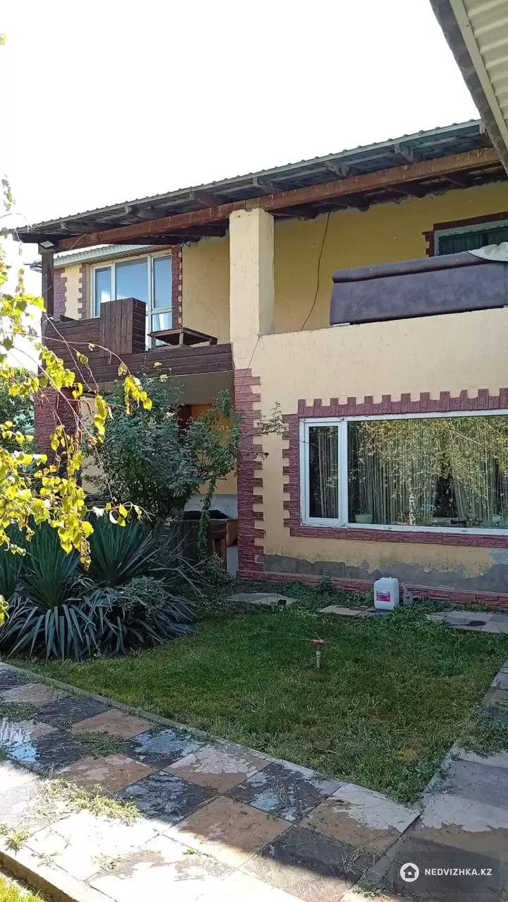 7-комнатный дом, 12 соток, 250 м²