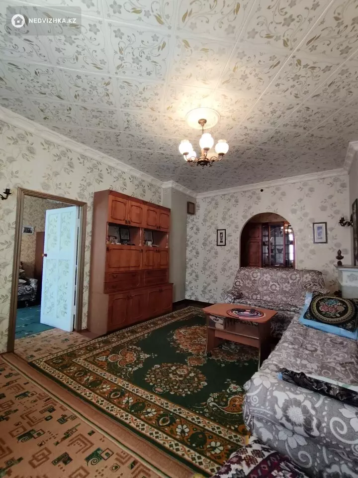 3-комнатная квартира, этаж 3 из 4, 80 м², фотография 2