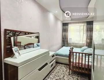 4-комнатная квартира, этаж 3 из 5, 82 м², миниатюра 1