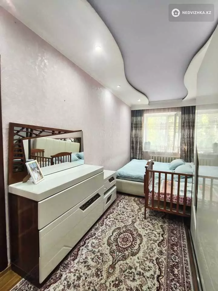 4-комнатная квартира, этаж 3 из 5, 82 м²