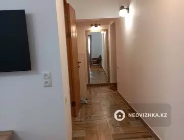 2-комнатная квартира, этаж 2 из 4, 53 м², На длительный срок