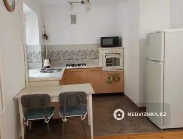 2-комнатная квартира, этаж 2 из 4, 53 м², На длительный срок