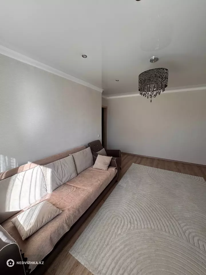 4-комнатная квартира, этаж 4 из 9, 80 м², фотография 2