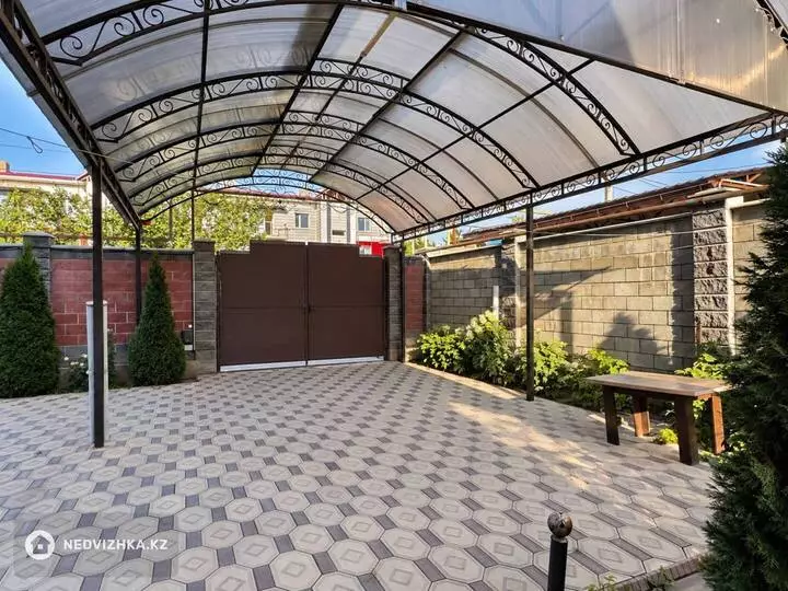 6-комнатный дом, 6 соток, 285 м², фотография 3