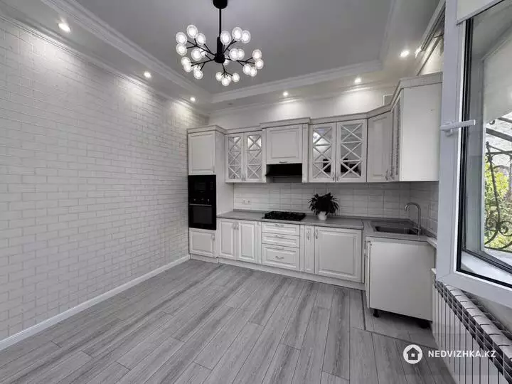 6-комнатный дом, 6 соток, 285 м², фотография 4