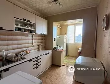 2-комнатная квартира, этаж 3 из 5, 56 м², миниатюра 2