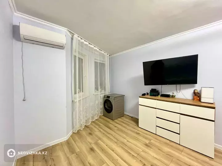 2-комнатная квартира, этаж 10 из 13, 56 м², фотография 2