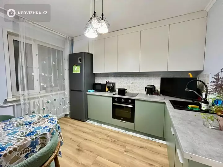 2-комнатная квартира, этаж 10 из 13, 56 м², фотография 4