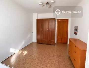 2-комнатная квартира, этаж 2 из 5, 51 м², миниатюра 2