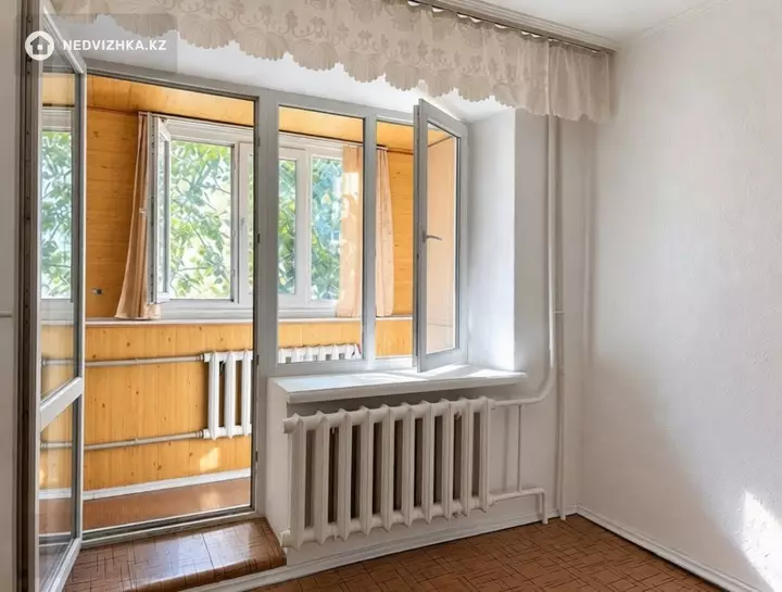 2-комнатная квартира, этаж 2 из 5, 51 м², фотография 3
