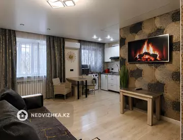 3-комнатная квартира, этаж 1 из 5, 48 м², Посуточно, миниатюра 1