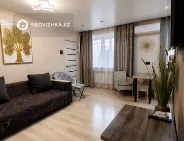 3-комнатная квартира, этаж 1 из 5, 48 м², Посуточно, миниатюра 2