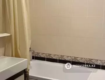 1-комнатная квартира, этаж 2 из 5, 48 м², Посуточно, миниатюра 12
