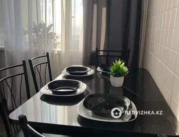 2-комнатная квартира, этаж 3 из 5, 54 м², Посуточно, миниатюра 11