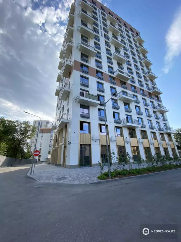Офис, Салон и др., этаж 1 из 10, 100 м², На длительный срок