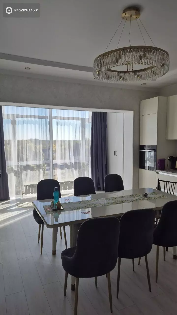3-комнатная квартира, этаж 5 из 5, 138 м², фотография 2