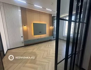 2-комнатная квартира, этаж 9 из 9, 49 м², миниатюра 2