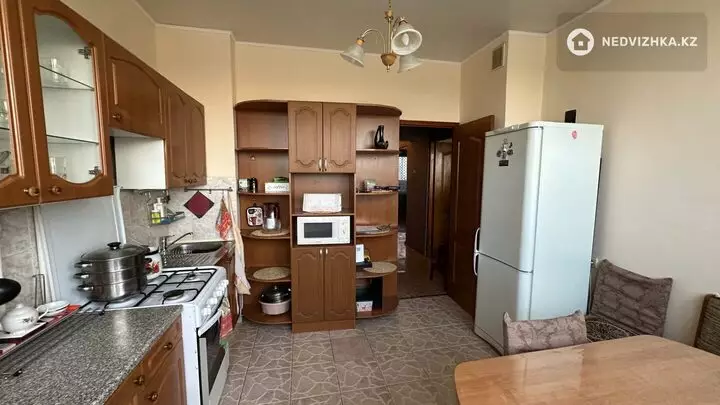 2-комнатная квартира, этаж 6 из 9, 60 м², фотография 2