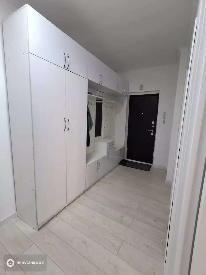 2-комнатная квартира, этаж 3 из 9, 70 м², На длительный срок, фотография 3