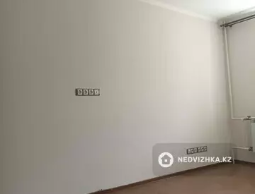 2-комнатная квартира, этаж 3 из 5, 52 м², миниатюра 2