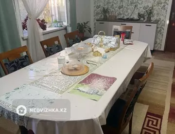 5-комнатный дом, 10 соток, 300 м²