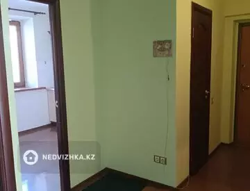 2-комнатная квартира, этаж 3 из 5, 52 м², миниатюра 12
