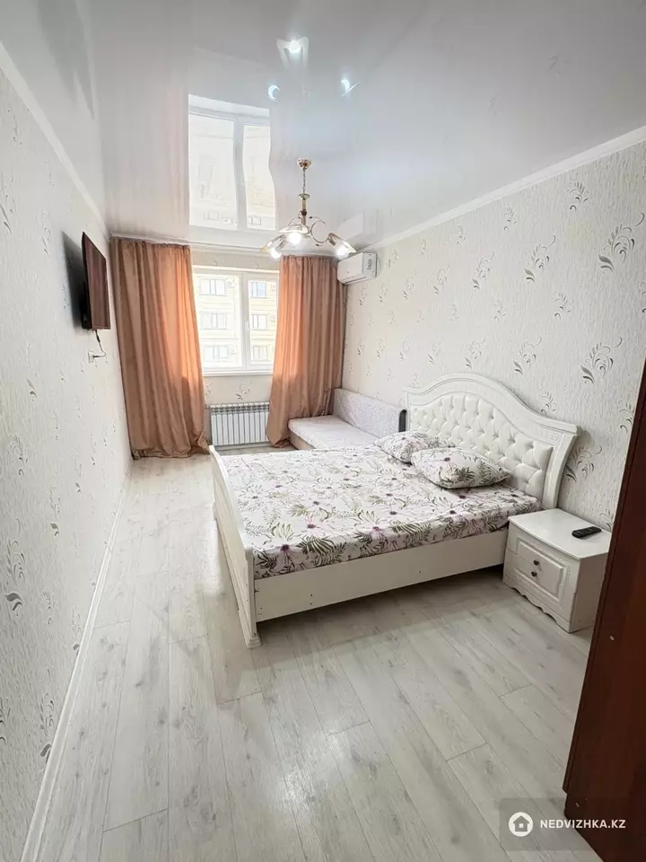 1-комнатная квартира, этаж 3 из 5, 50 м², Посуточно, фотография 2