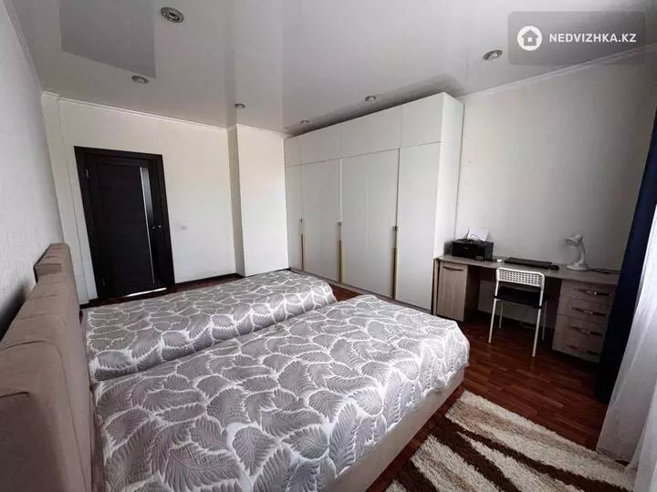 3-комнатная квартира, этаж 3 из 5, 82 м², фотография 4