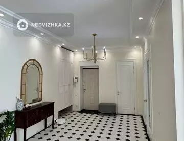 4-комнатная квартира, этаж 6 из 10, 140 м²
