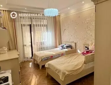 4-комнатная квартира, этаж 6 из 10, 140 м²