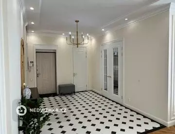4-комнатная квартира, этаж 6 из 10, 140 м²