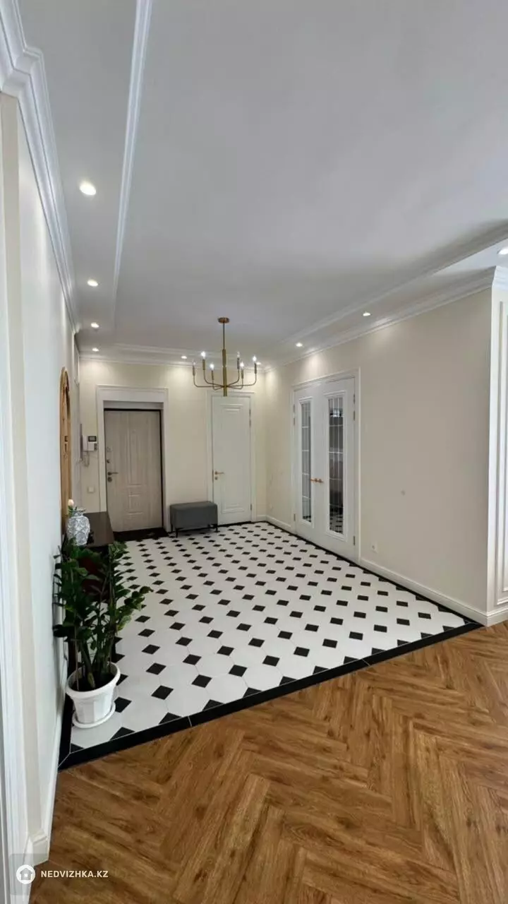 4-комнатная квартира, этаж 6 из 10, 140 м², фотография 2