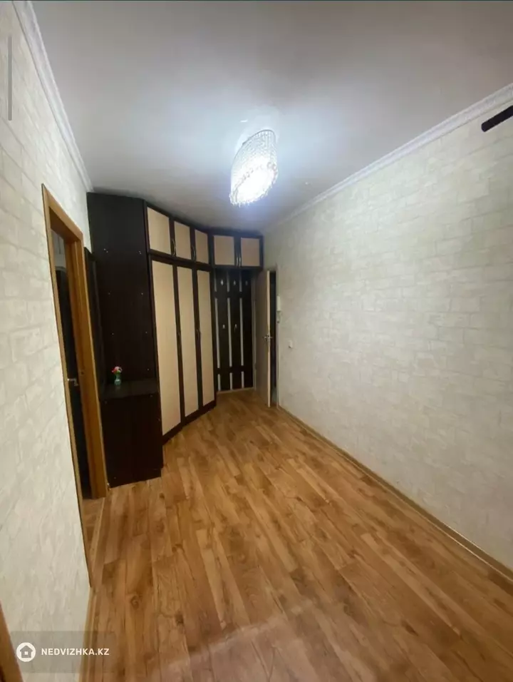 2-комнатная квартира, этаж 5 из 5, 74 м², фотография 4