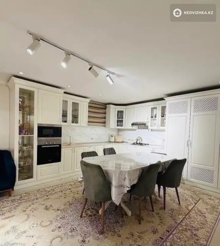7-комнатный дом, 8 соток, 300 м², фотография 3