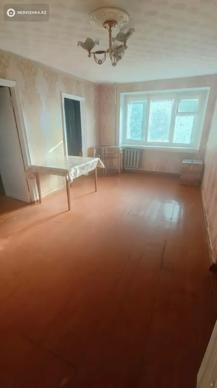 4-комнатная квартира, этаж 4 из 5, 63 м², фотография 2