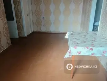 4-комнатная квартира, этаж 4 из 5, 63 м²