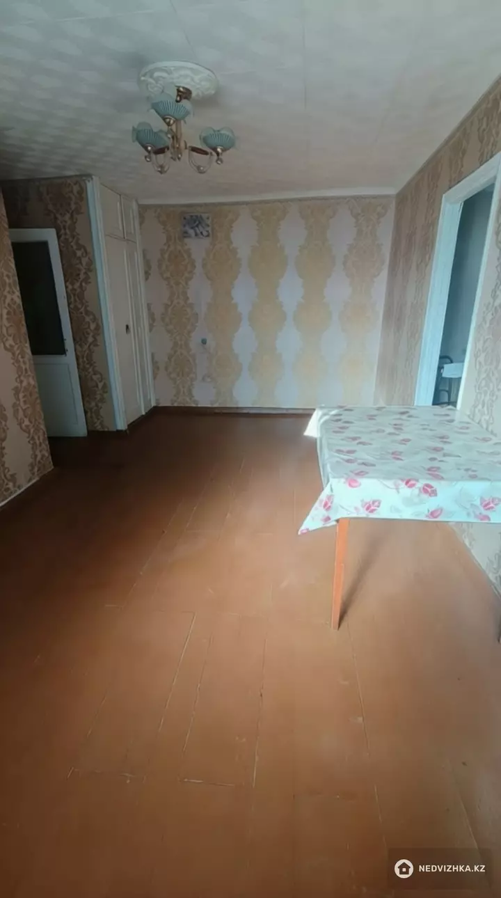 4-комнатная квартира, этаж 4 из 5, 63 м², фотография 3