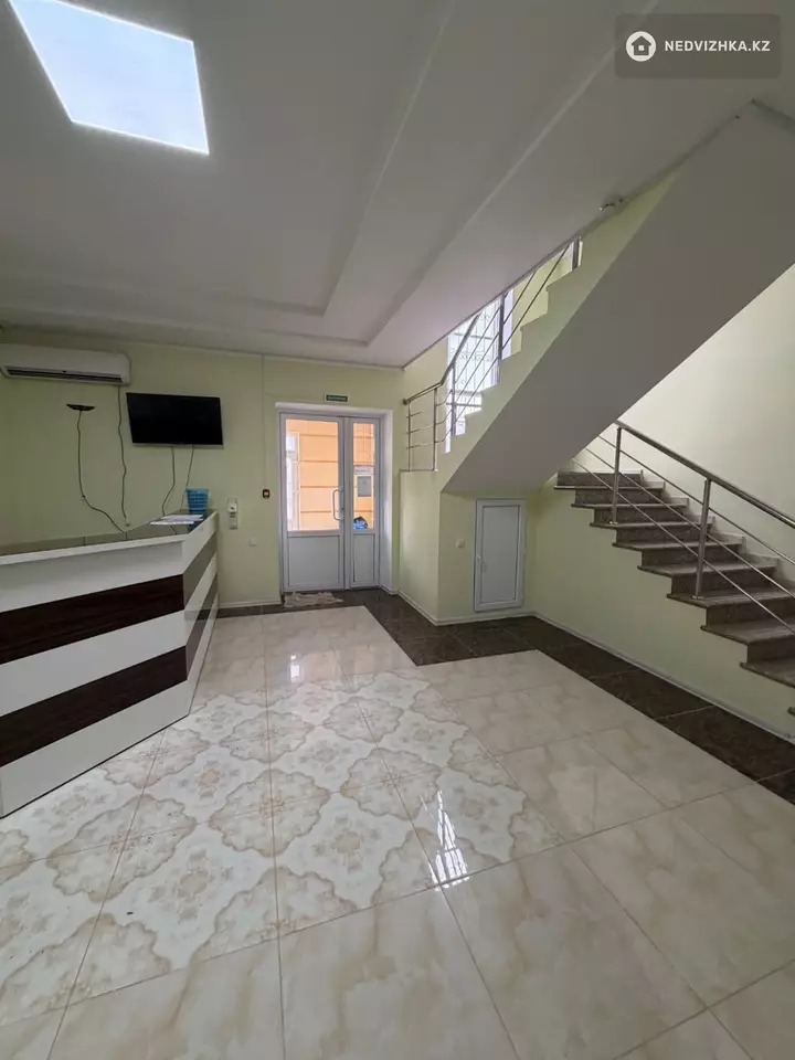 медорталықтар мен дәріханалар, 3 қабат, 600 м²