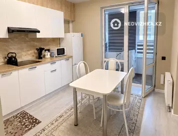 2-комнатная квартира, этаж 8 из 16, 49 м², миниатюра 3